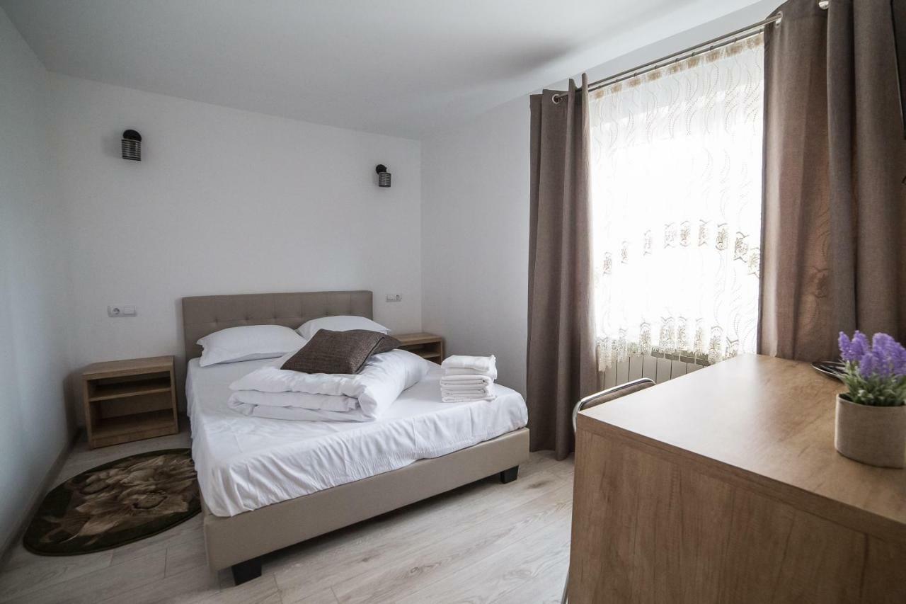 Casa Burduhos Hotel Campulung Moldovenesc Bagian luar foto