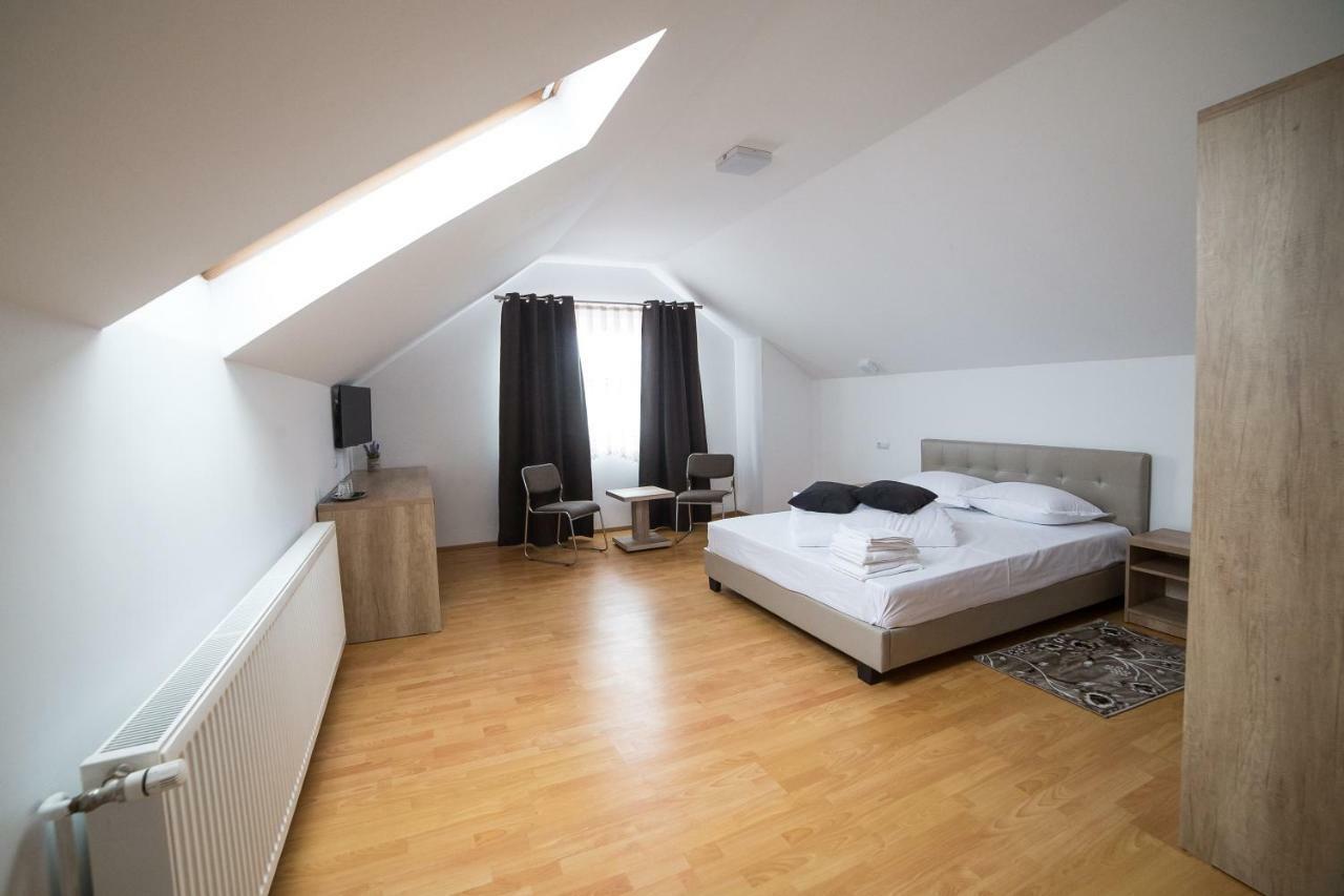 Casa Burduhos Hotel Campulung Moldovenesc Bagian luar foto