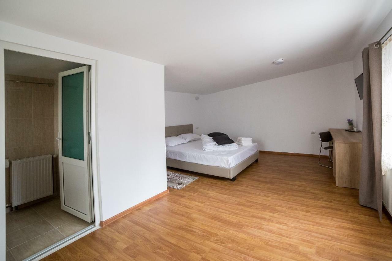 Casa Burduhos Hotel Campulung Moldovenesc Bagian luar foto