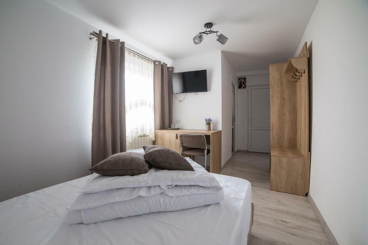 Casa Burduhos Hotel Campulung Moldovenesc Bagian luar foto