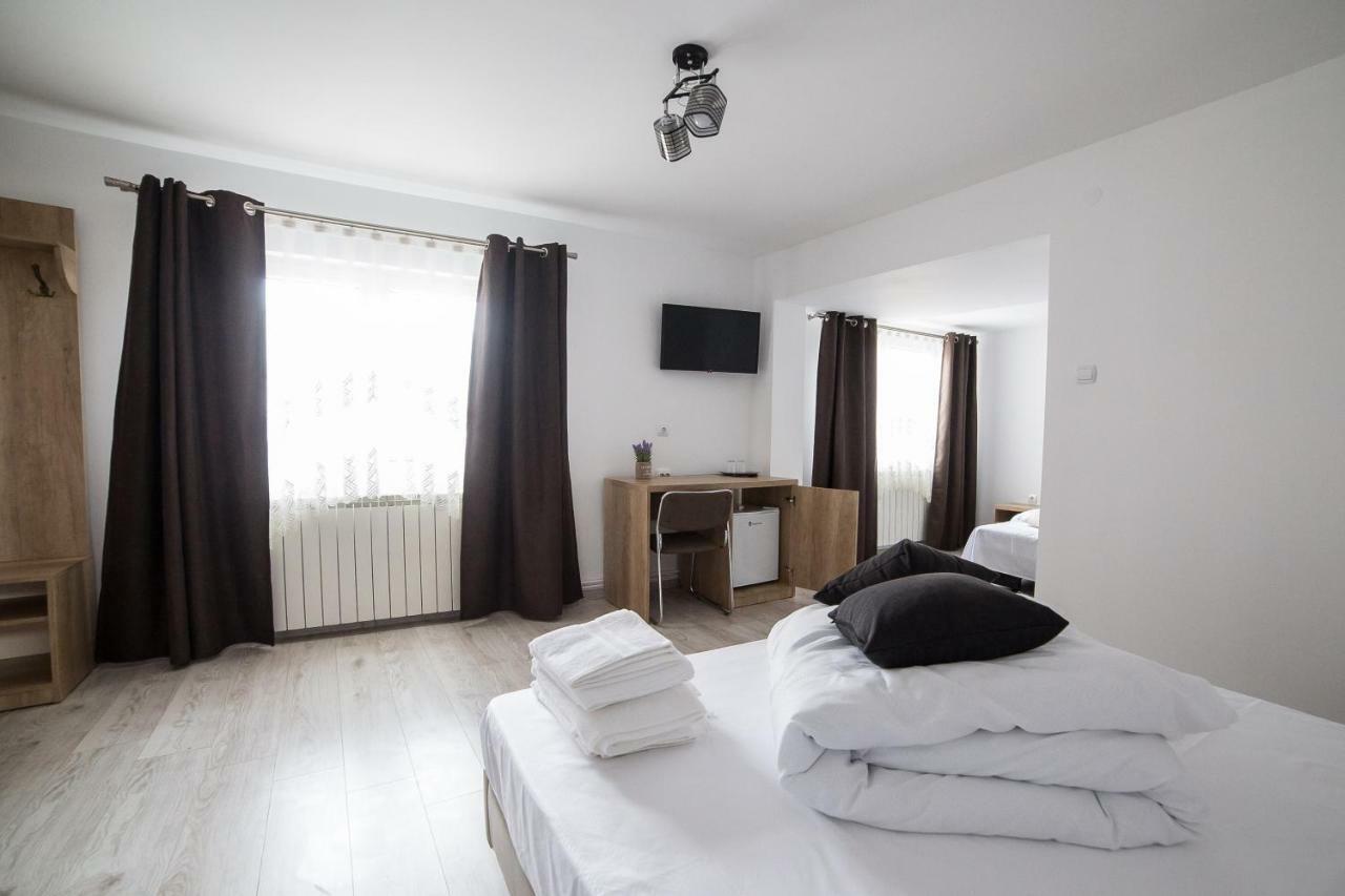 Casa Burduhos Hotel Campulung Moldovenesc Bagian luar foto
