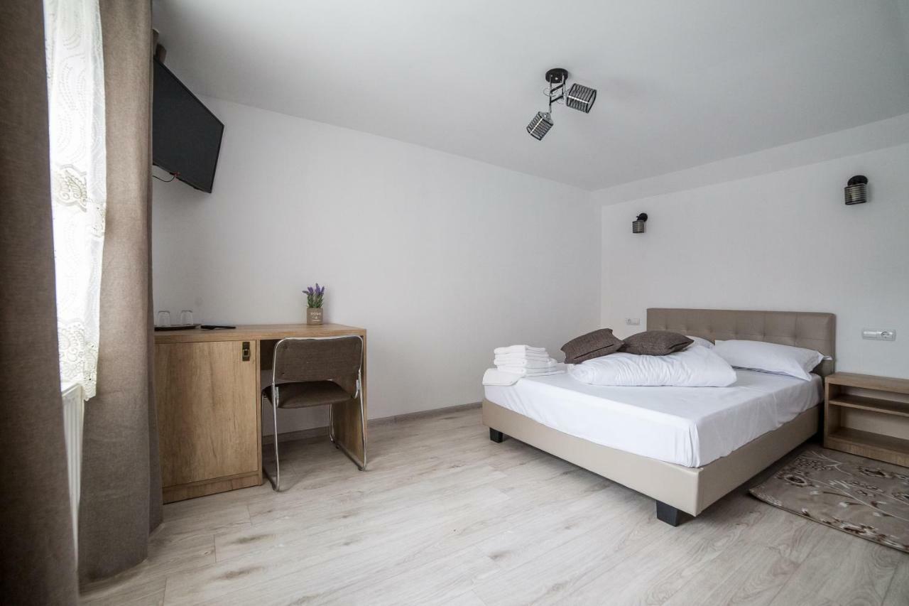 Casa Burduhos Hotel Campulung Moldovenesc Bagian luar foto