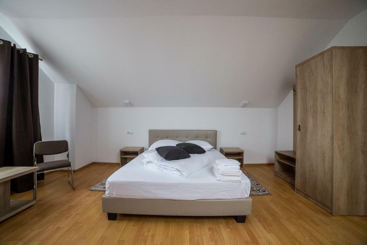 Casa Burduhos Hotel Campulung Moldovenesc Bagian luar foto